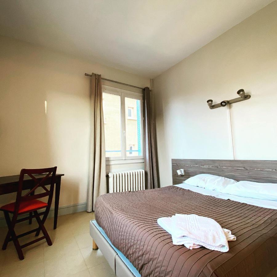 Hotel Le Midi Clermont-Cournon Buitenkant foto